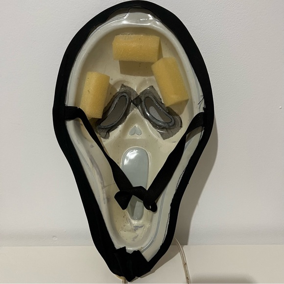 Scream Bleeding Ghost Face Halloween Mask with Pump Heart - Picture 5 of 6